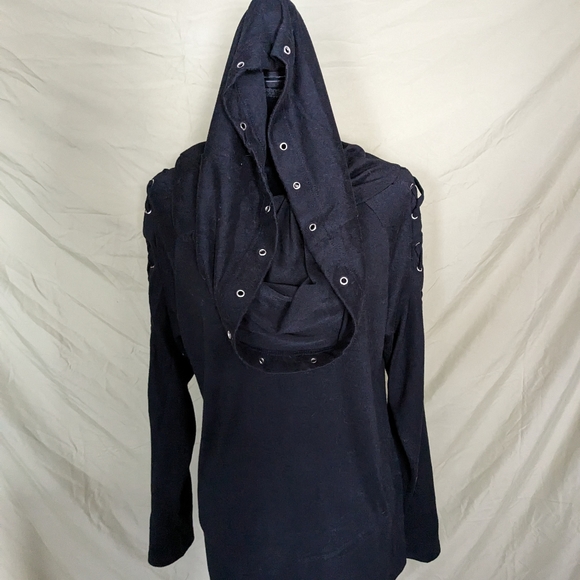 Grommet sweater with cowl neck hood - Picture 3 of 5